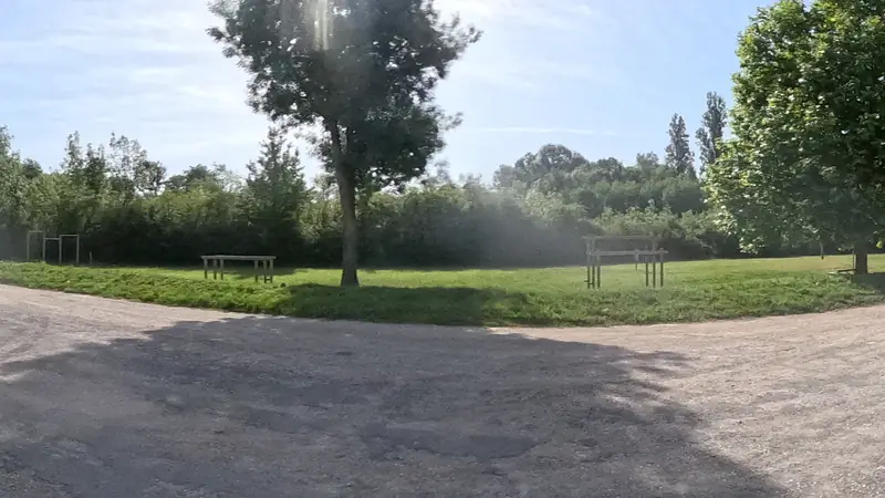 Vue de la rue vers Street workout Chissay-en-Touraine – Rue de la Gare
