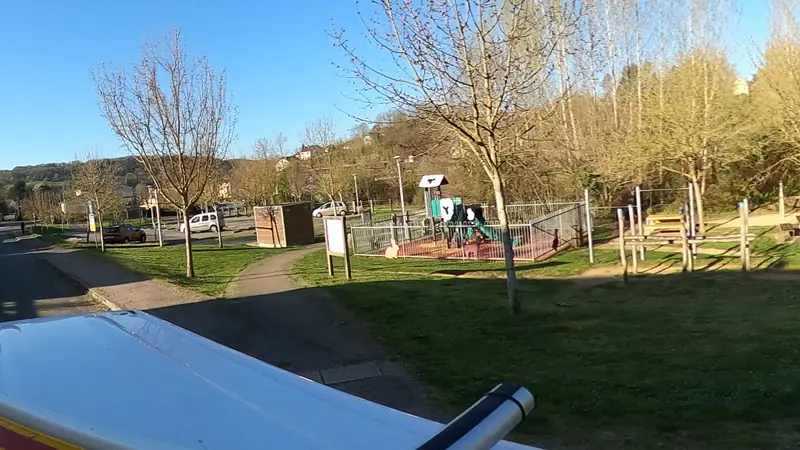 Vue de la rue vers Street workout Figeac – Chemin de la Curie