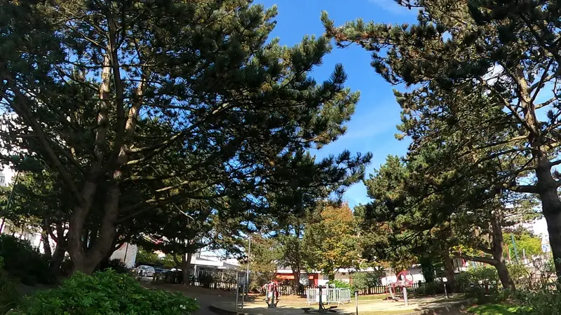 Vue de la rue vers Aire de fitness Cherbourg-en-Cotentin – Rue de Saintonge
