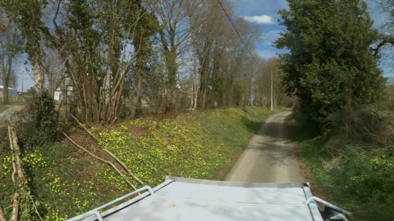 Vue de la rue vers Aire de fitness Chantrigné – Terrain des Sports