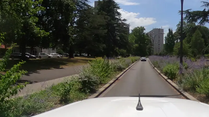 Vue de la rue vers Street workout Pau – Parc Jaussely