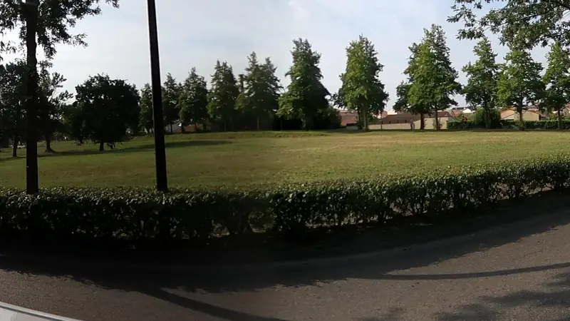 Vue de la rue vers Street workout Montauban – Plateau Intergenerationnel Issanchou