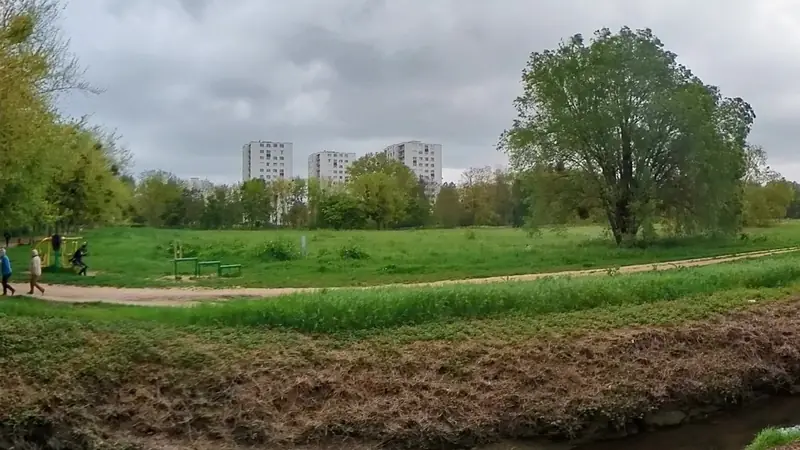 Vue de la rue vers Aire de fitness Longjumeau – Prairie de Balizy (nord-ouest)